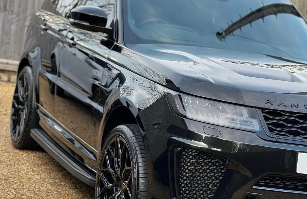 Range Rover Sport SVR Side Angle